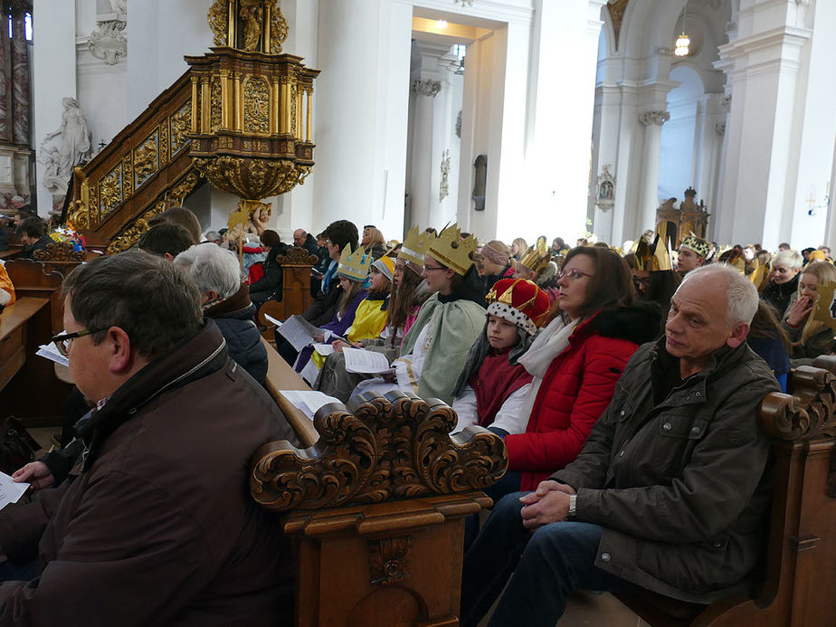 Aussendung der Sternsinger im Hohen Dom zu Fulda (Foto: Karl-Franz Thiede)